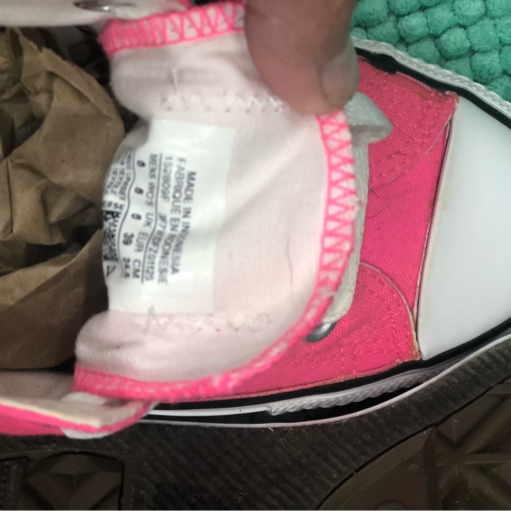 Converse Pink Low Top Sneakers with White Toe Cap Women’s Size 8 - Picture 6 of 6